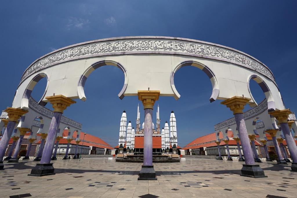 Horison Ultima Semarang Hotel Exterior photo