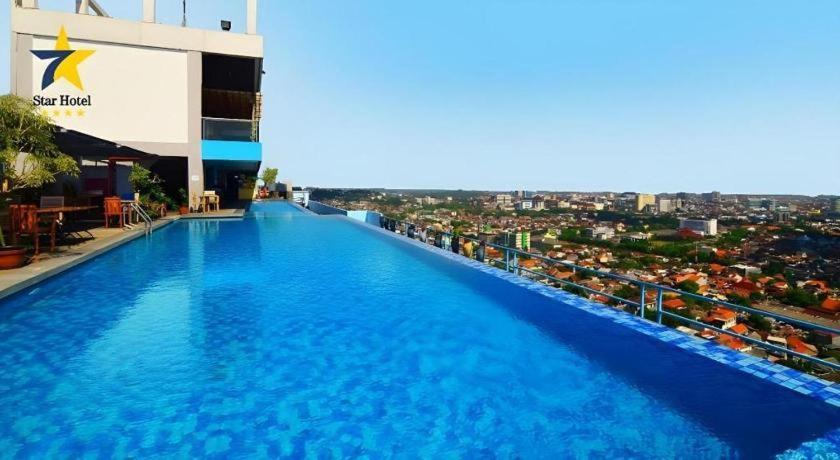 Horison Ultima Semarang Hotel Exterior photo
