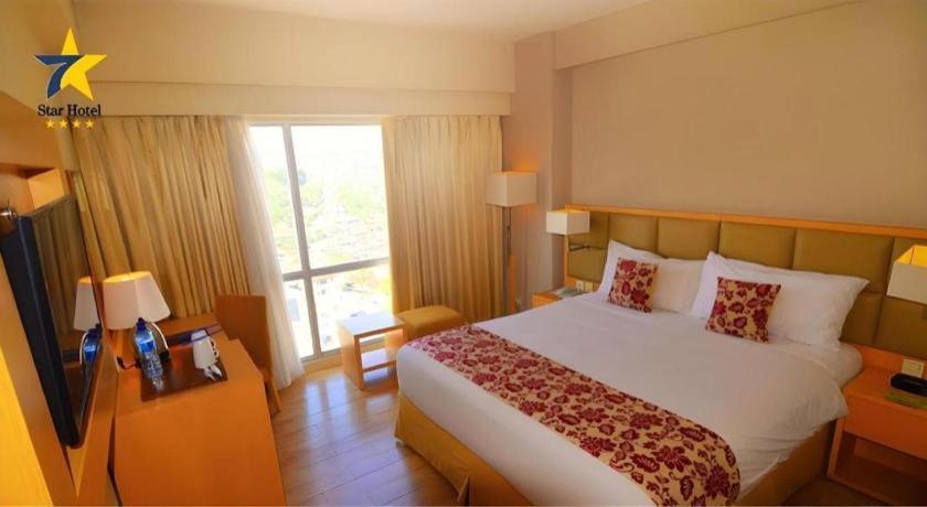Horison Ultima Semarang Hotel Exterior photo