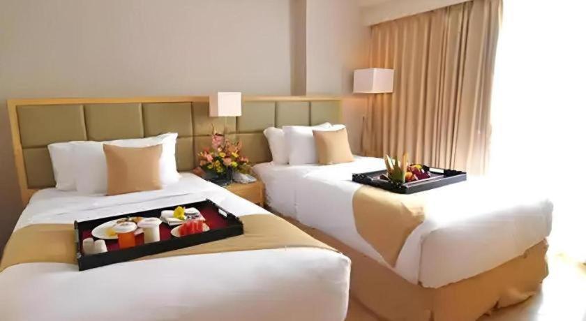 Horison Ultima Semarang Hotel Exterior photo
